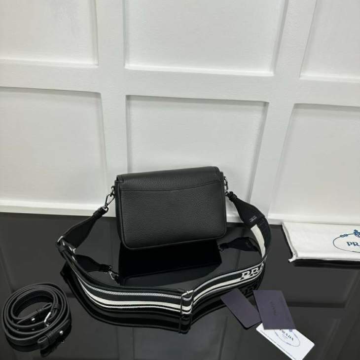 Picture of Prada Handbags _SKUfw204492590fw